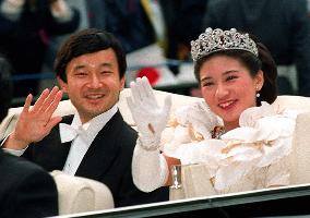 (2)Princess Masako shows signs of pregnancy